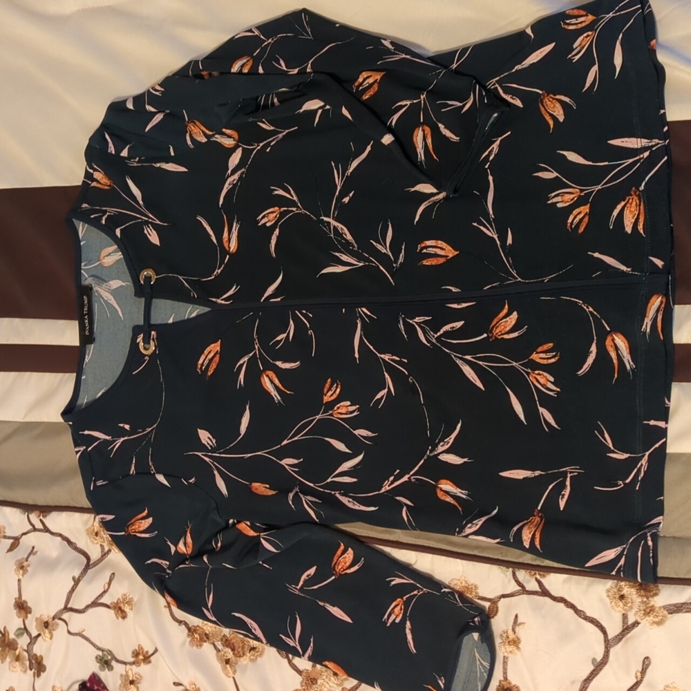 2/$10 Ivanka Trump long sleeve top